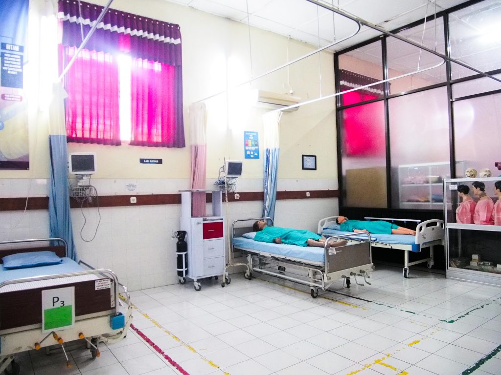 Lab Gawat Darurat STIKES Hutama Abdi Husada - foto 1