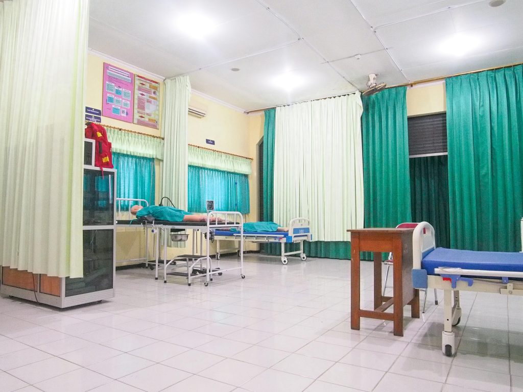 Lab Kebidanan STIKES Hutama Abdi Husada - foto 1
