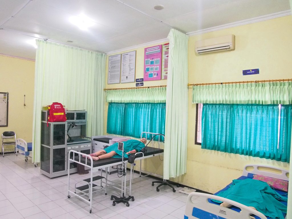 Lab Kebidanan STIKES Hutama Abdi Husada - foto 3