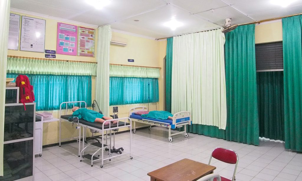Lab Kebidanan STIKES Hutama Abdi Husada - foto 4