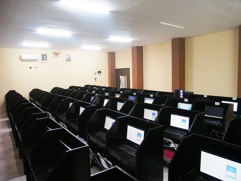 Laboratorium Komputer STIKES Hutama Abdi Husada - foto 1