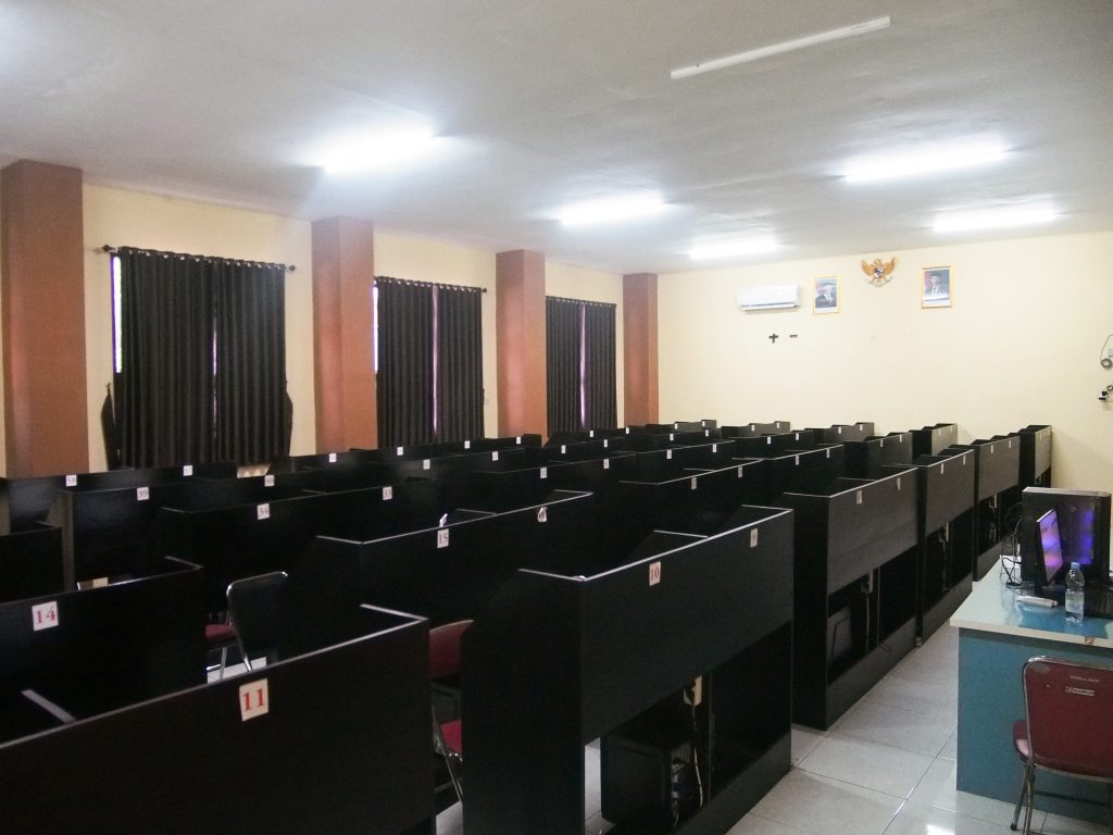 Laboratorium Komputer STIKES Hutama Abdi Husada - foto 2