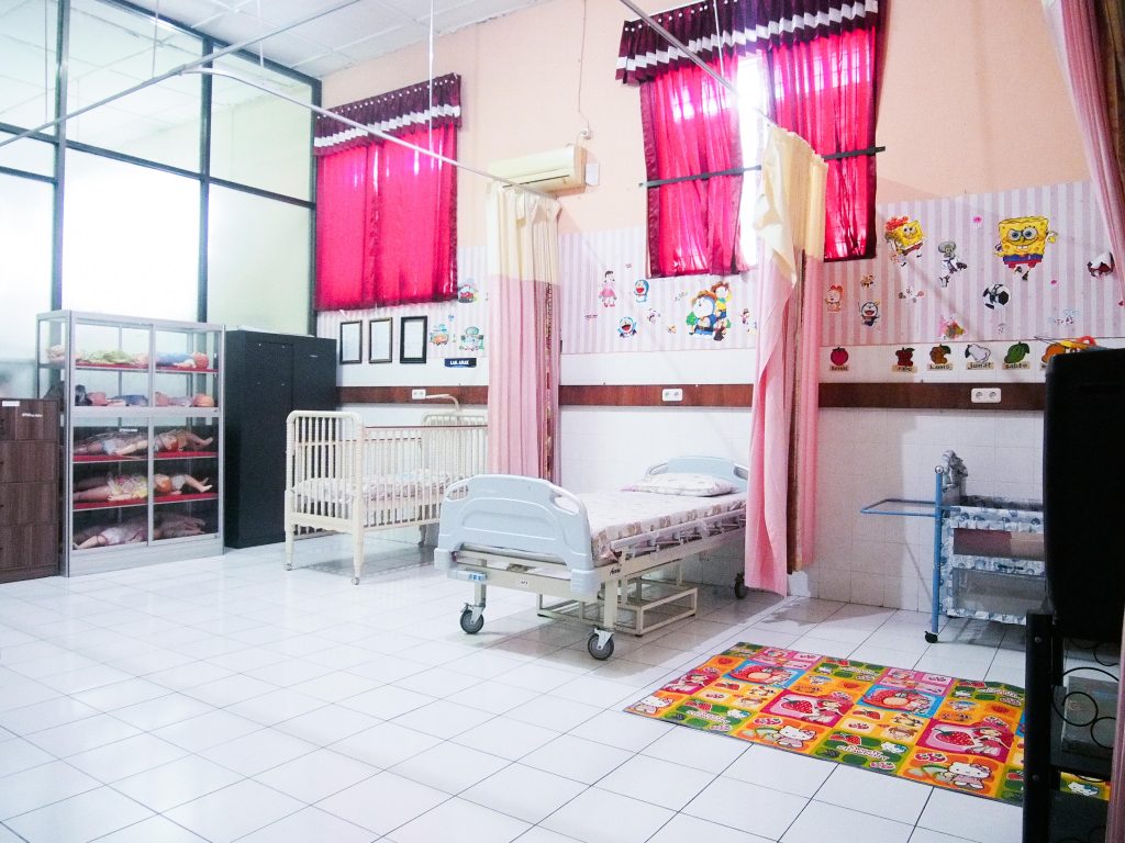 Lab Keperawatan Anak STIKES Hutama Abdi Husada - foto 1