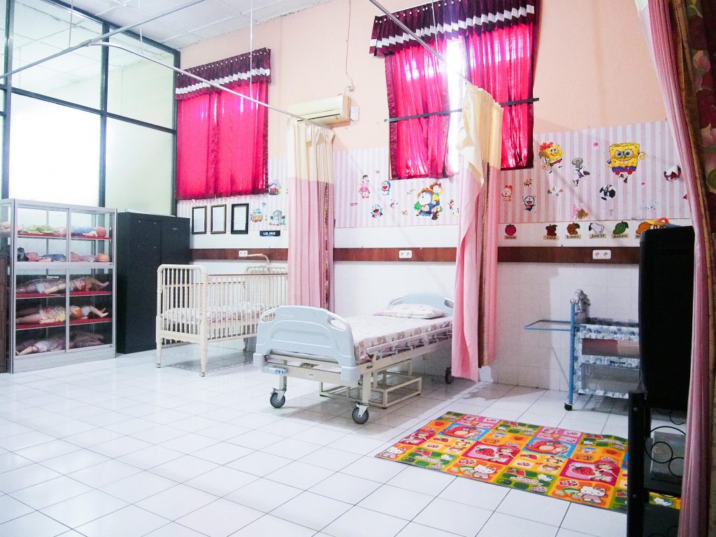 Lab Keperawatan Anak STIKES Hutama Abdi Husada - foto 5