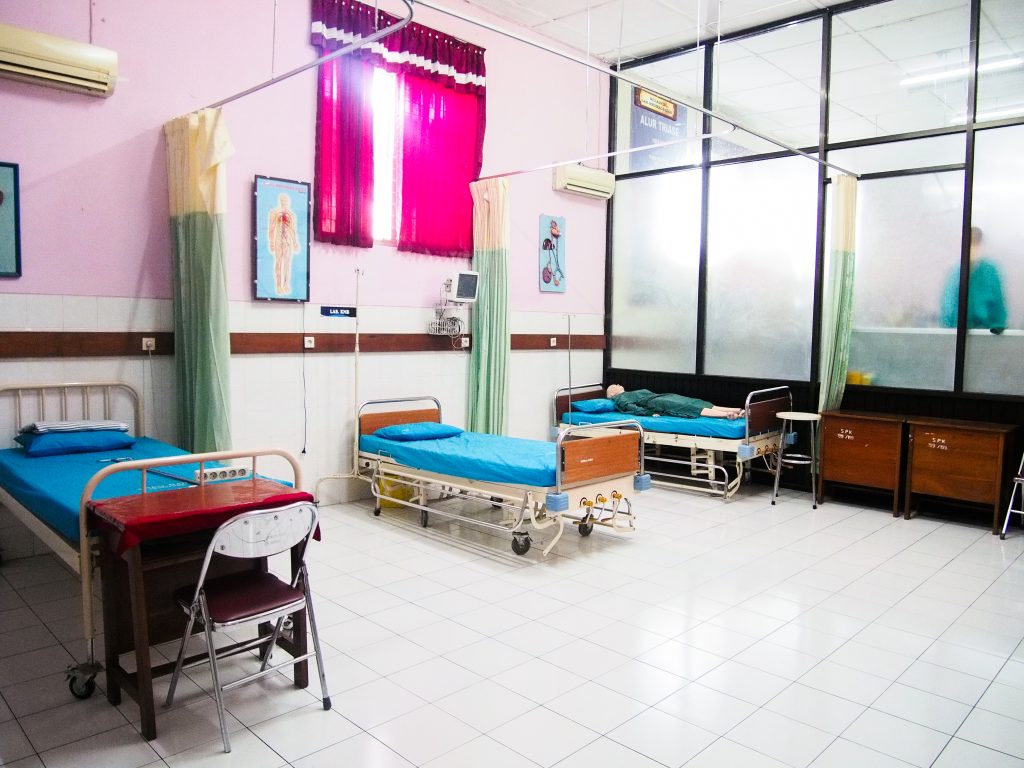 Lab Maternitas STIKES Hutama Abdi Husada - foto 3