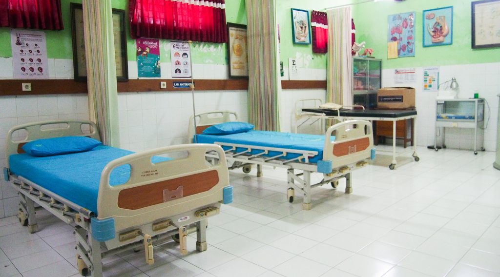 Lab Maternitas STIKES Hutama Abdi Husada - foto 1