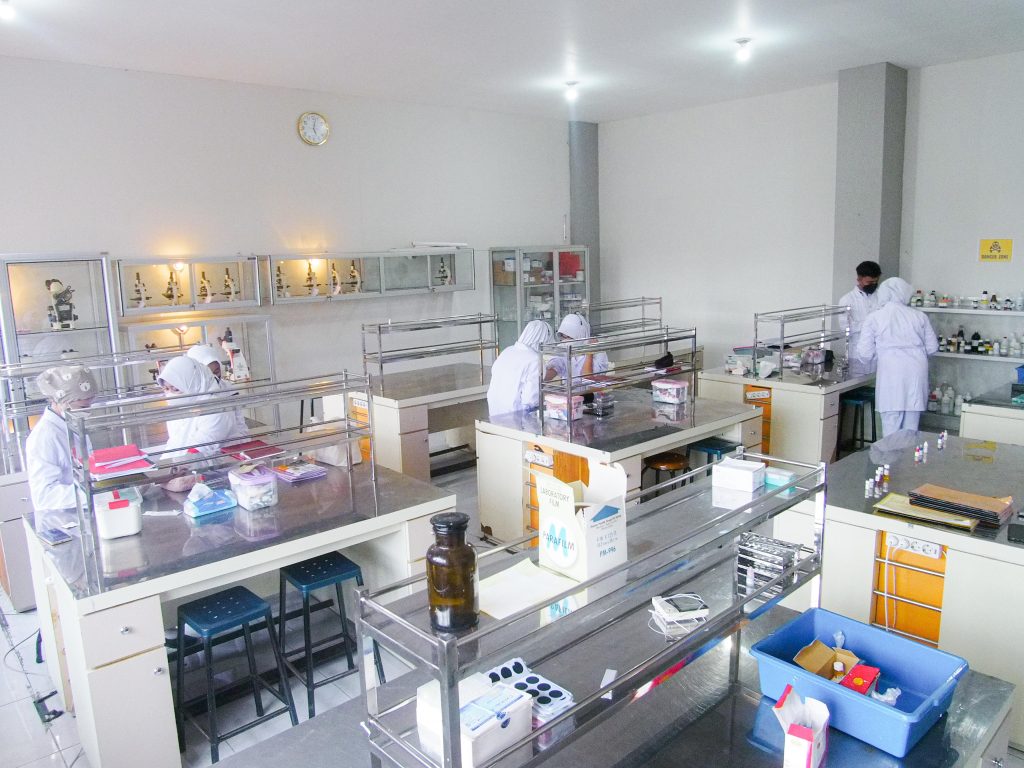 Laboratorium TLM STIKES Hutama Abdi Husada - foto 7