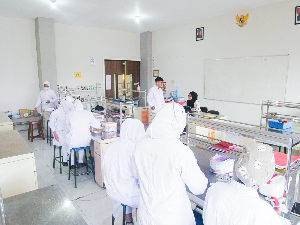 Laboratorium TLM STIKES Hutama Abdi Husada - foto 3