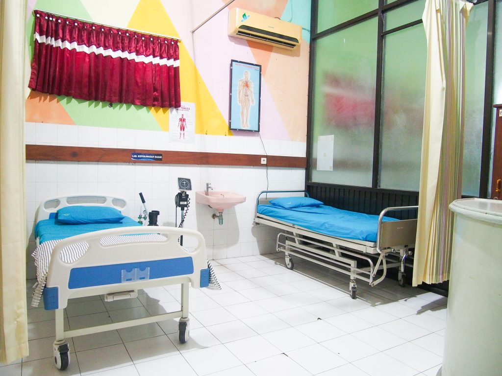 Lab Keperawatan Dasar STIKES Hutama Abdi Husada - foto 1